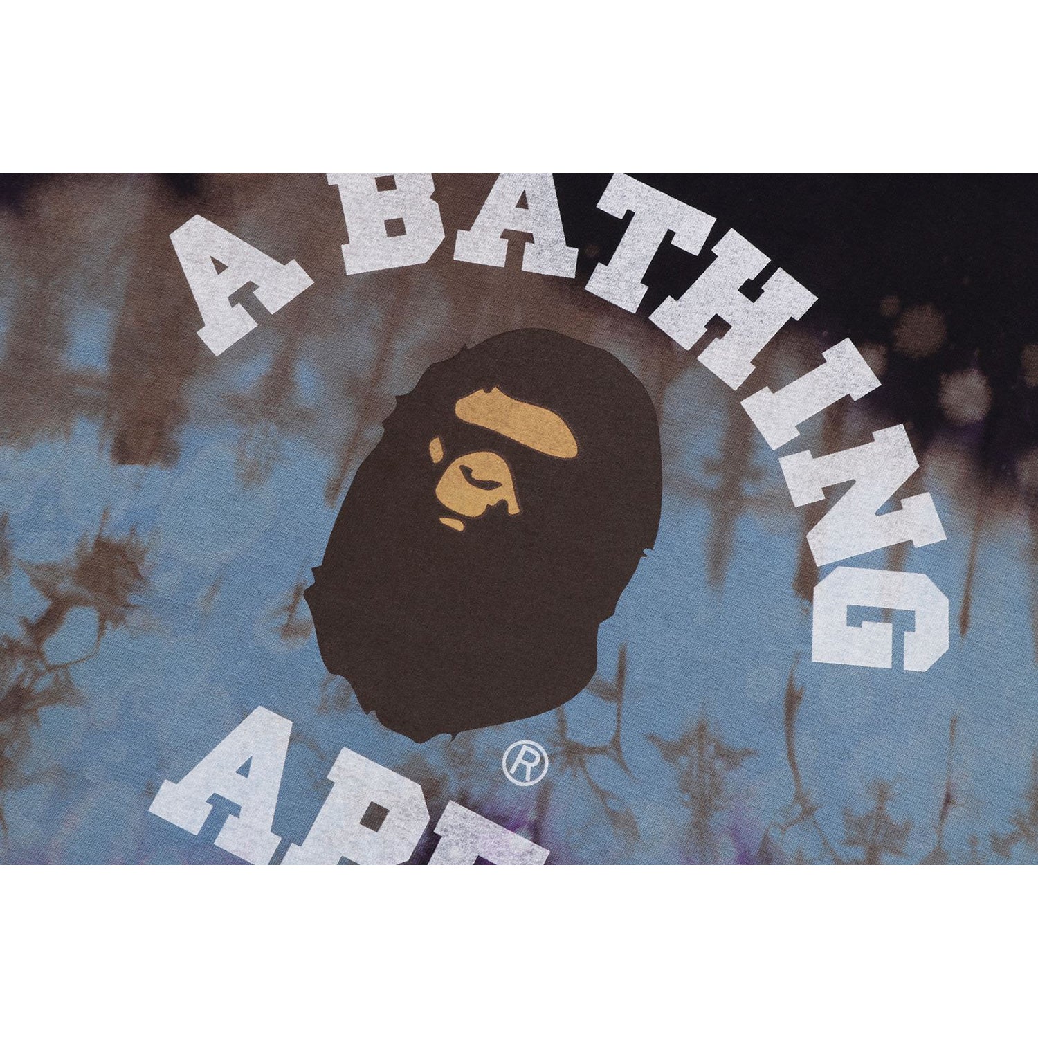 【A BATHING APE】HAND DYE COLLEGE RELAXED FIT TEE 要在庫確認 001CSK801003_BEI_A.jpg?v=