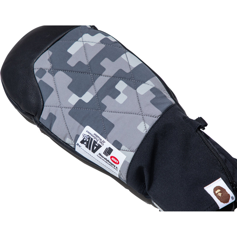 BAPE BY KAZUKI KURAISHI PIXELATE CAMO GLOVES MENS