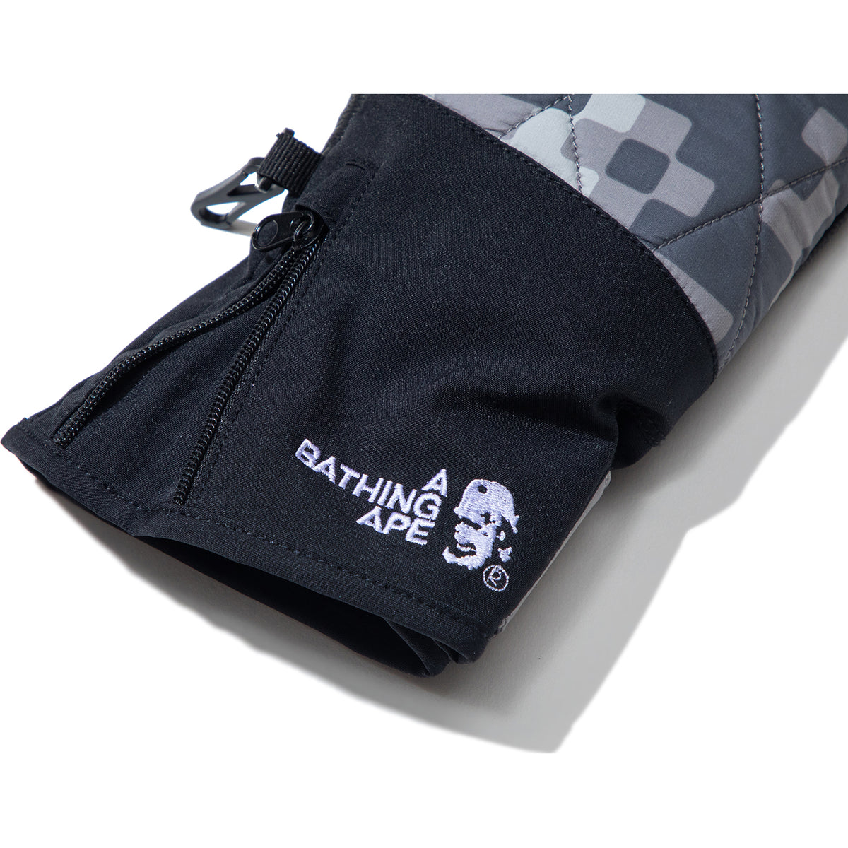 BAPE BY KAZUKI KURAISHI PIXELATE CAMO GLOVES MENS