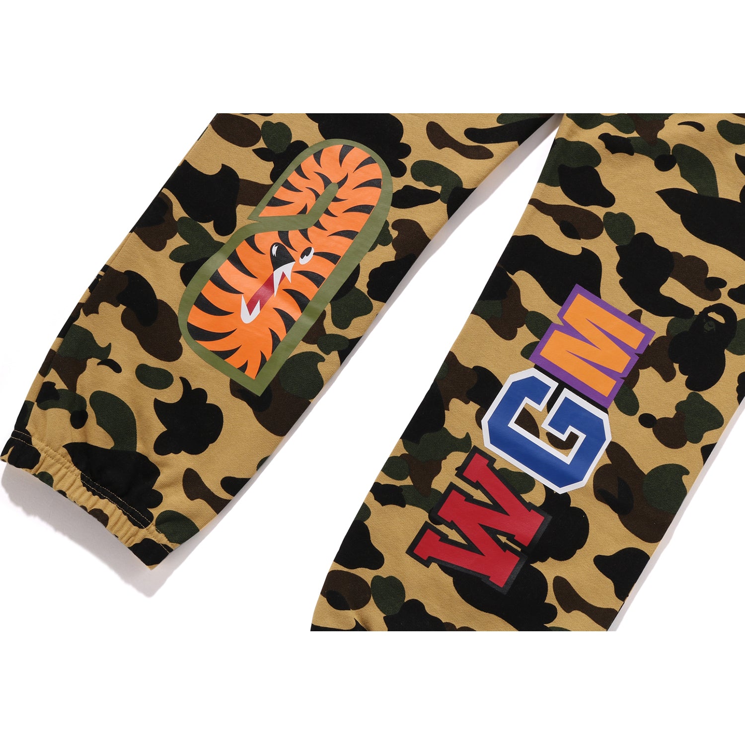 Bape camo sweatpants hotsell