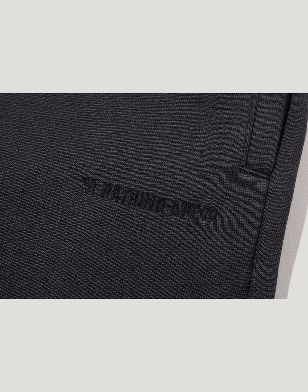 BATHING APE LOGO KNEE LENGTH RELAXED FIT SWEAT SHORTS MENS