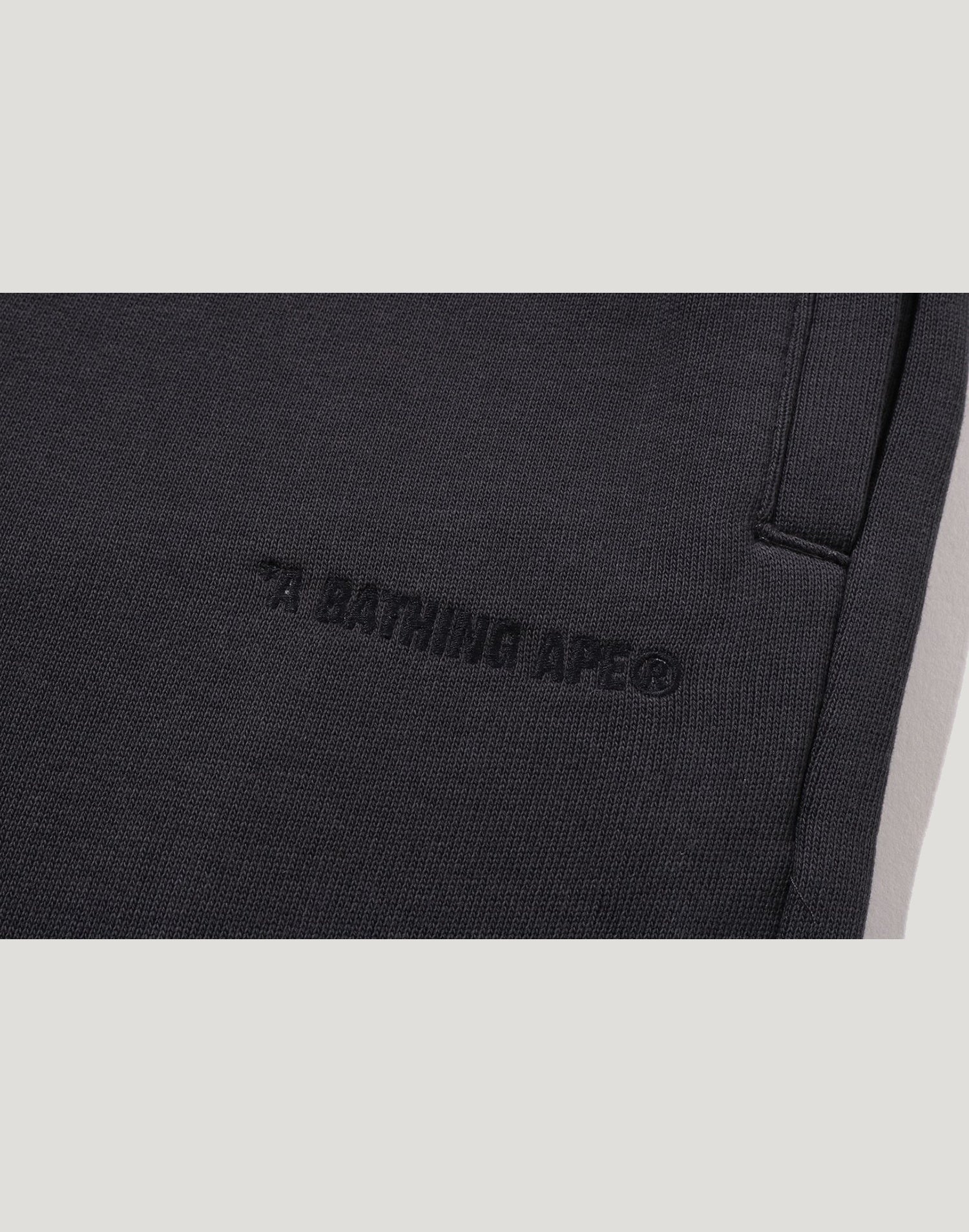 BATHING APE LOGO KNEE LENGTH RELAXED FIT SWEAT SHORTS MENS